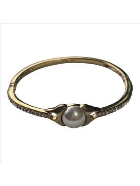 Avon SP Gold Tone Stretch Bracelet Faux Pearl Center Rhinestone Accents